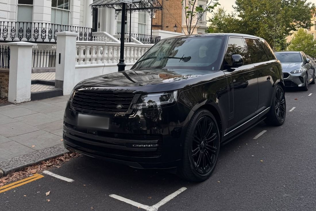 Black Range Rover on a white stucco street in London